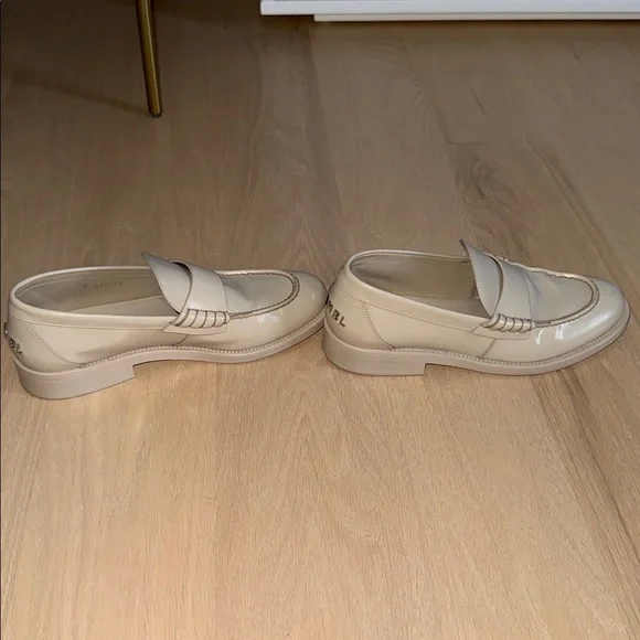 Chanel Loafer - Picture 5 of 9